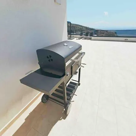 Stunning Seaview With Pool And Rooftop Near Split Daire Trogir