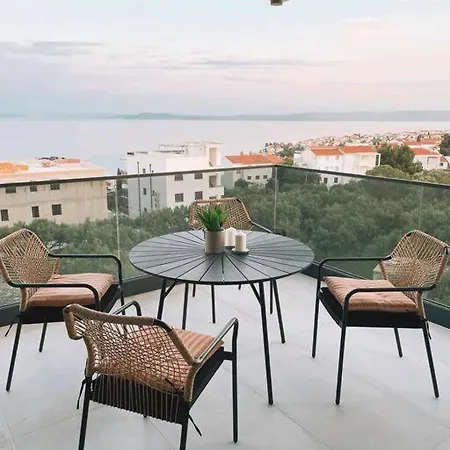 Stunning Seaview With Pool And Rooftop Near Split Daire Trogir