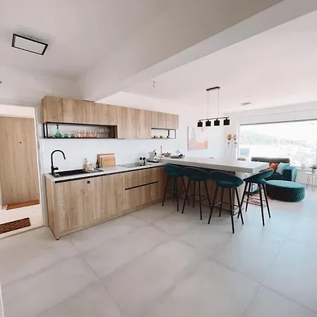 Stunning Seaview With Pool And Rooftop Near Split Daire