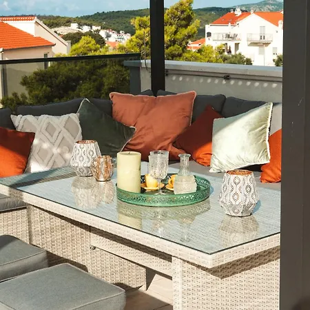 Daire Stunning Seaview With Pool And Rooftop Near Split Trogir