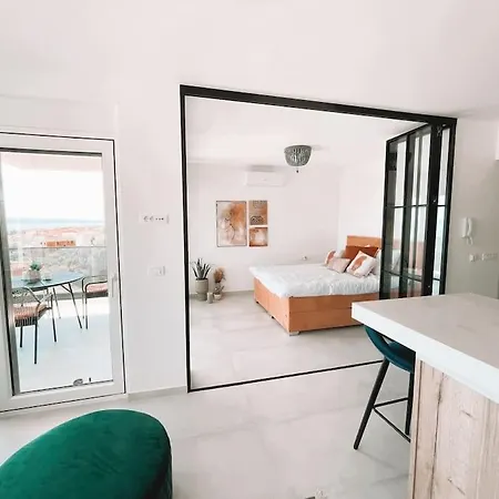 Apartment Stunning Seaview With Pool And Rooftop Near Split *