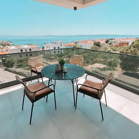 Apartment Stunning Seaview With Pool And Rooftop Near Split