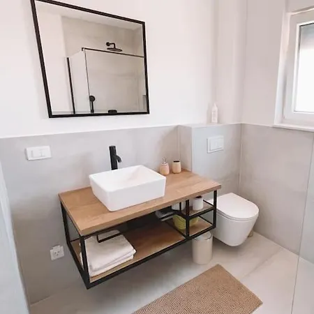 شقة Stunning Seaview With Pool And Rooftop Near Split *