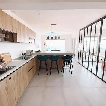Stunning Seaview With Pool And Rooftop Near Split شقة